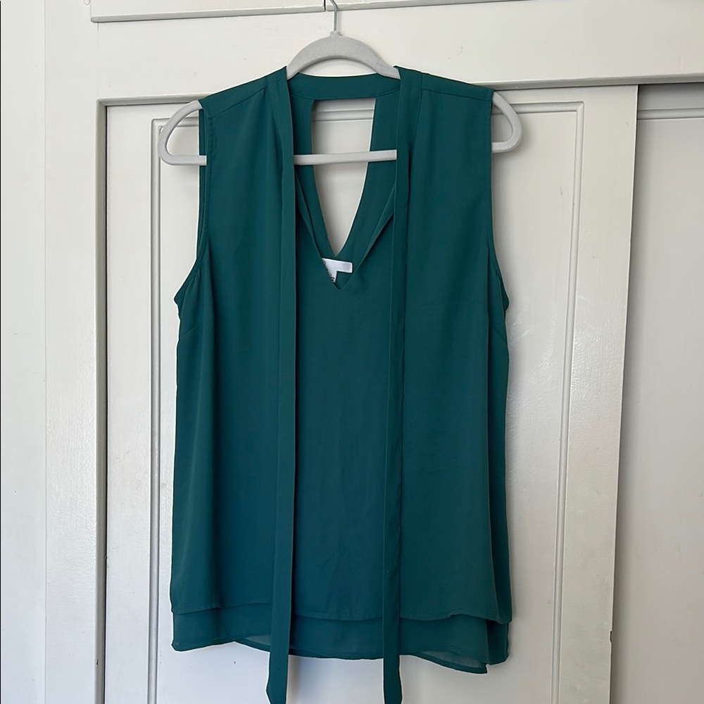 DR2 Teal Sleeveless Blouse . Flows great